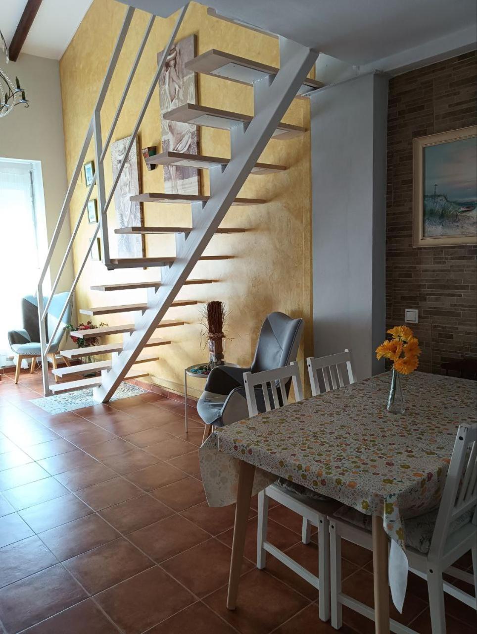 Appartement Loft In Ehemaligem Fischer Haus à Valence Extérieur photo